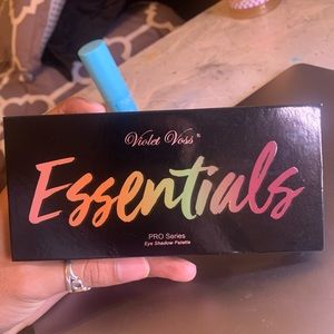 Violet Voss Essential pallete